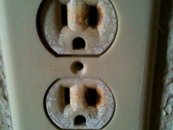 Picture of a defective plug outlet