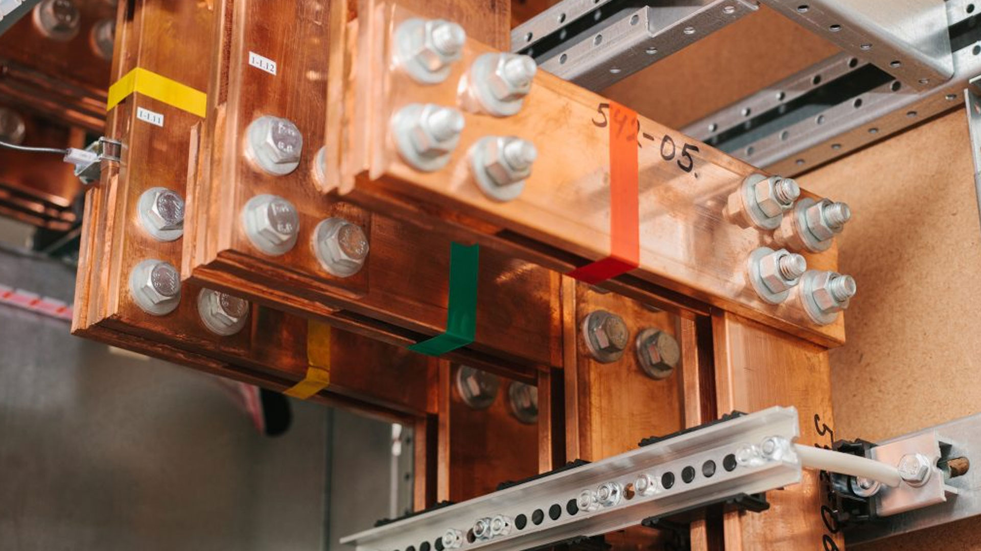 Does it matter if the house electrical panel has a copper buss or aluminum buss?